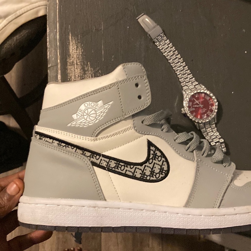I’m selling these diors I don’t want them anymore!